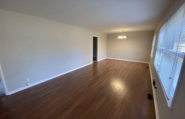1515 Club View Drive Gallery 3