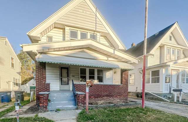 Very well maintained three bedroom house with tons of storage and two car garage photos photos