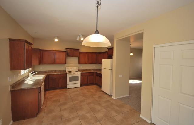 5325 W Glass Lane Gallery 2
