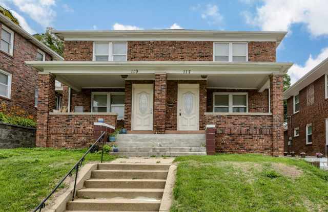 Spacious 3 Bedroom Duplex in the Heart of Midtown Featuring Detached Garage!! - 117 North 43rd Street, Omaha, NE 68131 Spacious 3 Bedroom Duplex in the Heart of Midtown Featuring Detached Garage!! - 117 North 43rd Street, Omaha, NE 68131