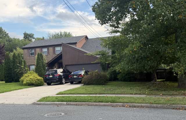1703 Country Club Drive Gallery 1