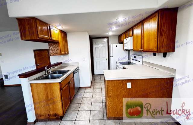 Enjoy the Space! 3-Bedroom| 2.5 Bathroom Chehalis Home with 2-Car Garage Gallery 3