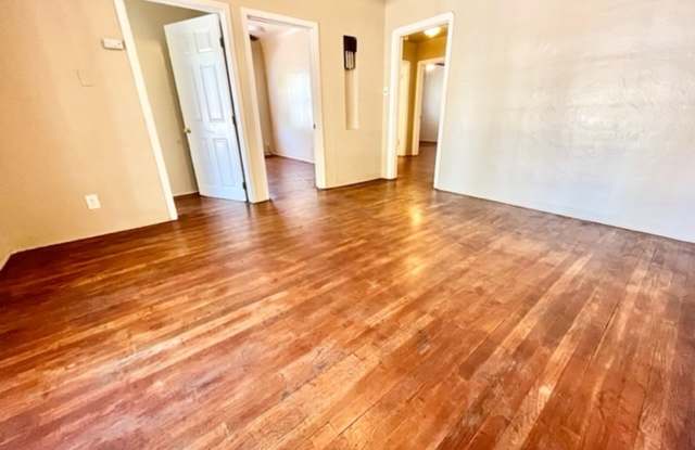 **RESERVE FOR SUMMER 2027** Charming home with 5 bedrooms close to Chico State Gallery 3