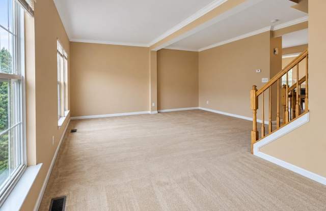 2527 BANSHIRE Drive Gallery 2