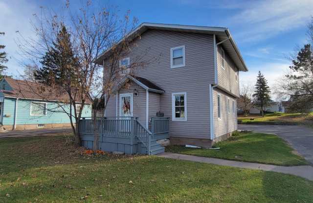 Available August 1st - 3 Bed Home in Cloquet w/3 Stall Garage photos photos