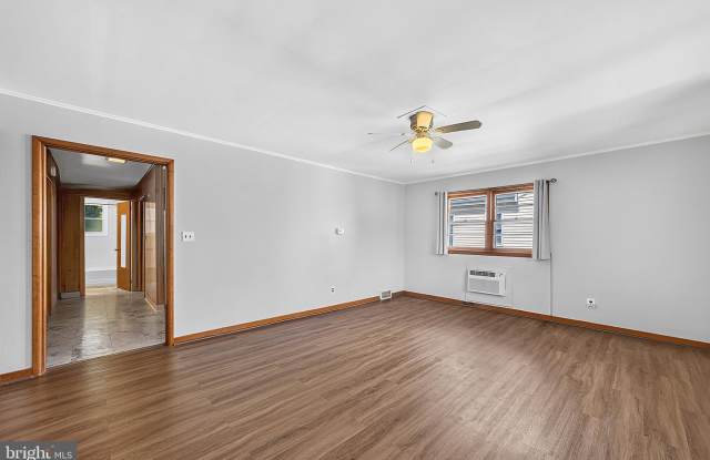 4 PIERSON Place Gallery 1
