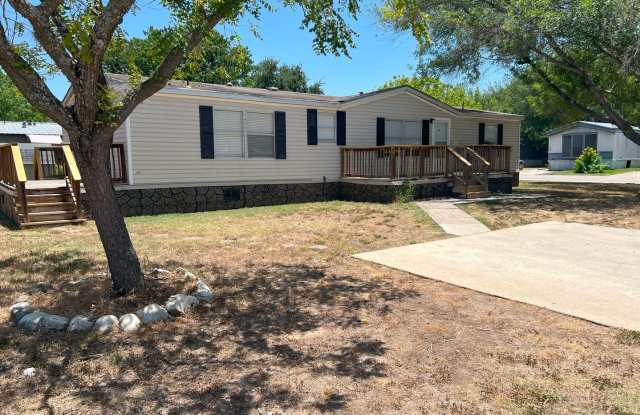 Welcome home to 2006 Windy Point! Gallery 4