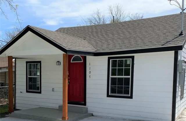 1107 S Rogers Street - 1107 South Rogers Street, Waxahachie, TX 75165