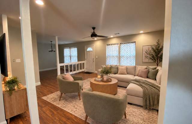 Lovely Spacious & Updated 4 Bed 3 Bath Home In Chapel Hill! Gallery 3