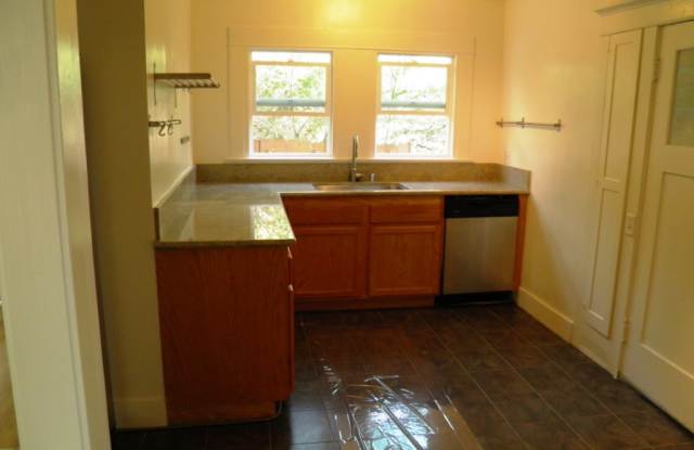 1096 West Blvd photos photos
