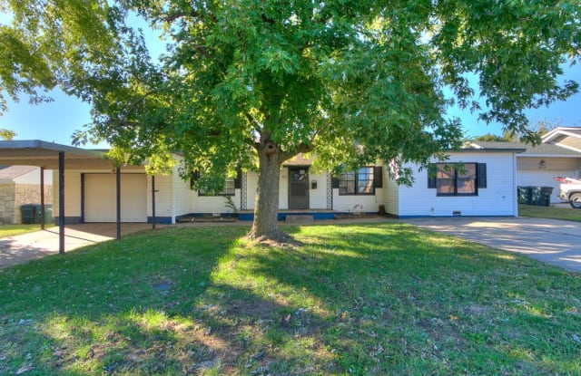 4628 SE 27th St - 4628 Southeast 27th Street, Del City, OK 73115