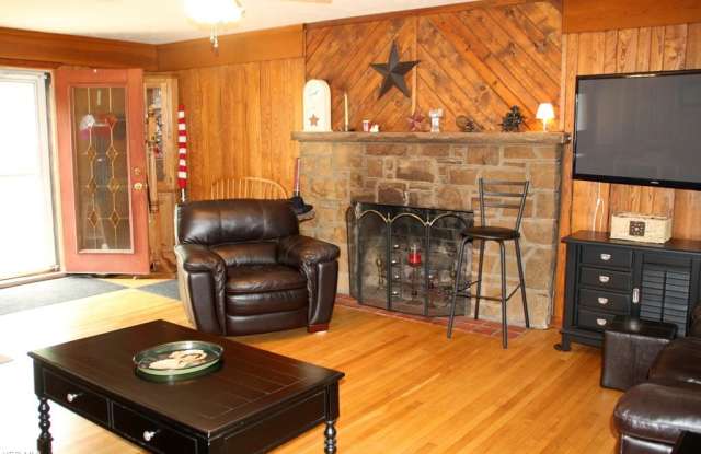 2126 Holmes Dr Gallery 4