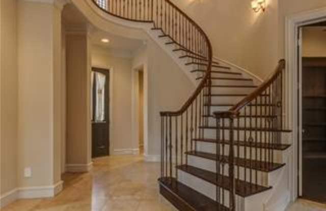5652 Gleneagles Drive Gallery 3