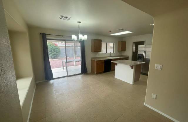 5641 E Flower Avenue Gallery 4
