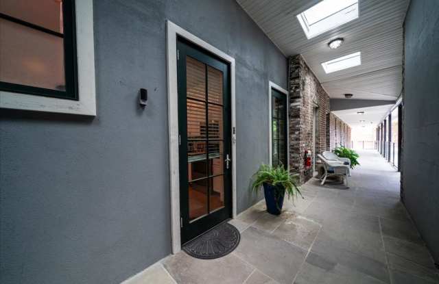 Fully Furnished Downtown Rental Available June 1st!!! - 348 King Street, Charleston, SC 29401