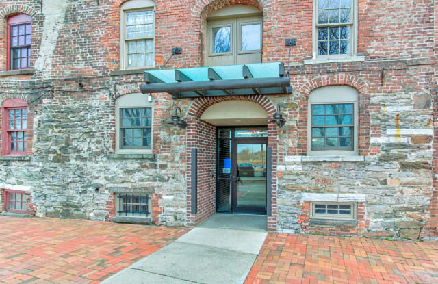 The Hudson Gallery 2