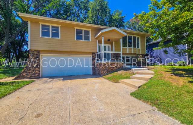 Charming 3-Bedroom West Des Moines Home with Fenced Yard & 2-Car Garage Gallery 1