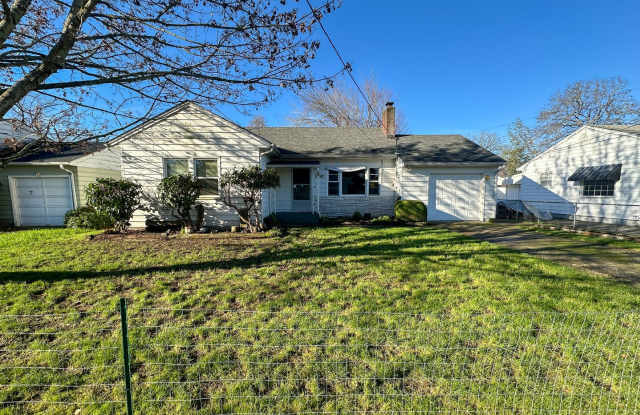 RENT SPECIAL: $500 Off First Full Month's Rent With One Year Lease! ~ Evergreen 1069 - 1069 Evergreen Avenue Northeast, Salem, OR 97301