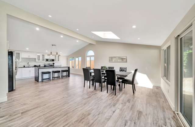 5852 Mcdonie Ave Gallery 4