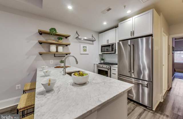 819 D Street NE unit: 7 photos photos