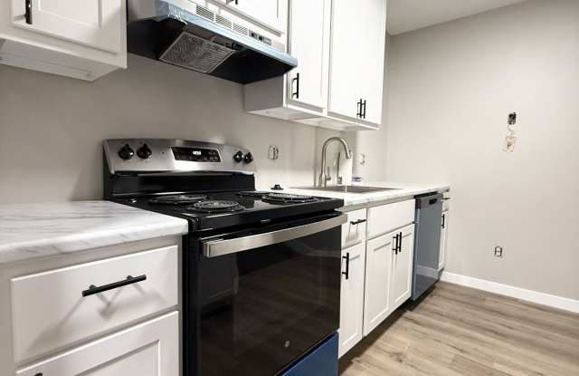 2060 Allen Boulevard - 25 photos photos