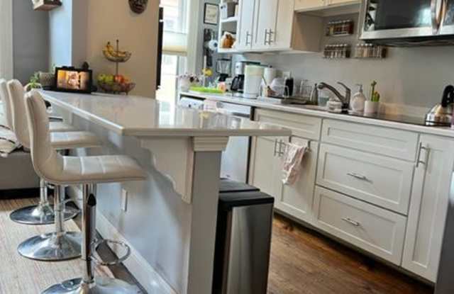 4 Centre photos photos