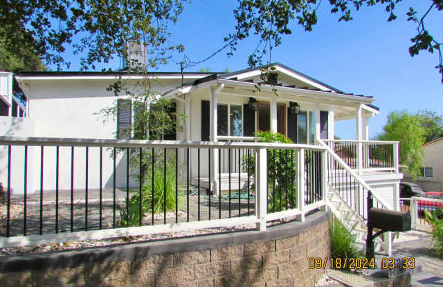 Completely remodeled 2bed/2bath cottage in Lake Chatsworth Separate garage w/workshop area - 9232 Applegate Terrace, Los Angeles County, CA 91311
