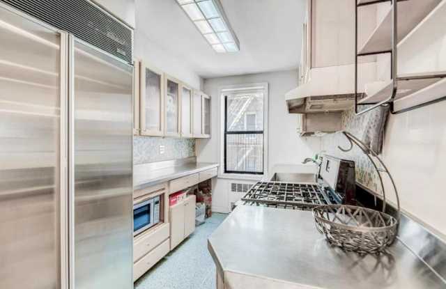 140 Seventh Avenue Gallery 3