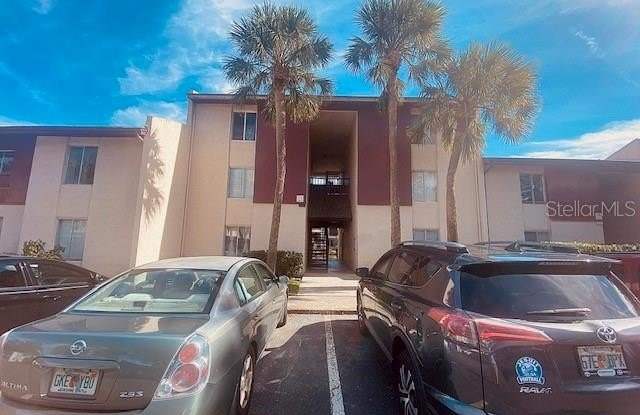 3840 N LAKE DRIVE - 3840 North Lake Drive, Egypt Lake-Leto, FL 33614