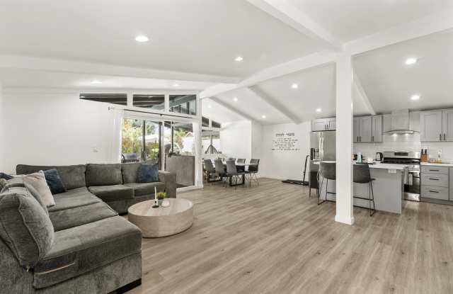 6413 Wystone Avenue Gallery 4