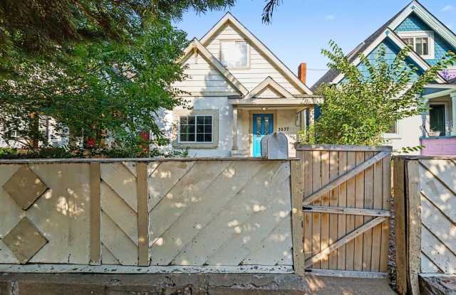Highlands 3BR Rental – In-Unit Laundry, Storage & Outdoor Space   $500 Holiday Rent Credit! Gallery 4