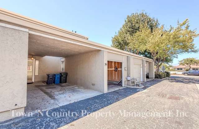 Beautiful 2-Bedroom Townhome with Garage, Patio & Community Pool! Gallery 1