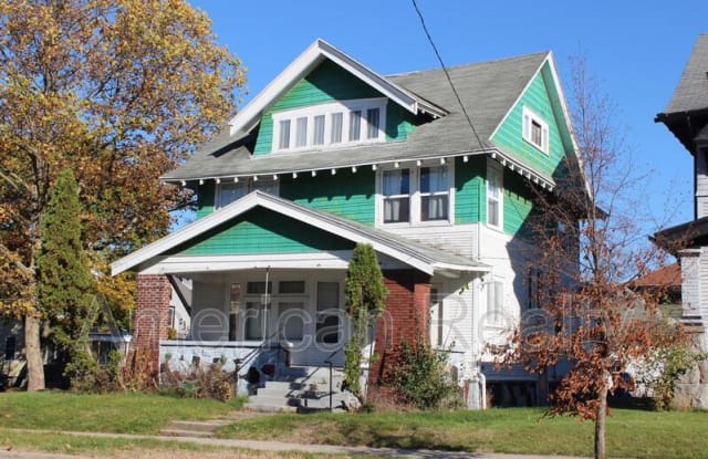 700 Fuller Ave SE - 700 Fuller Avenue Northeast, Grand Rapids, MI 49503