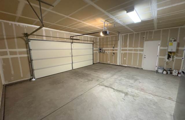 NW Visalia Home Near Shopping Center Available Now! Gallery 4