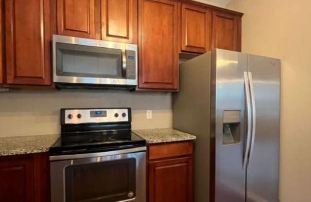 Stylish North Loop Living for $3,499/month plus free one stall garage! photos photos