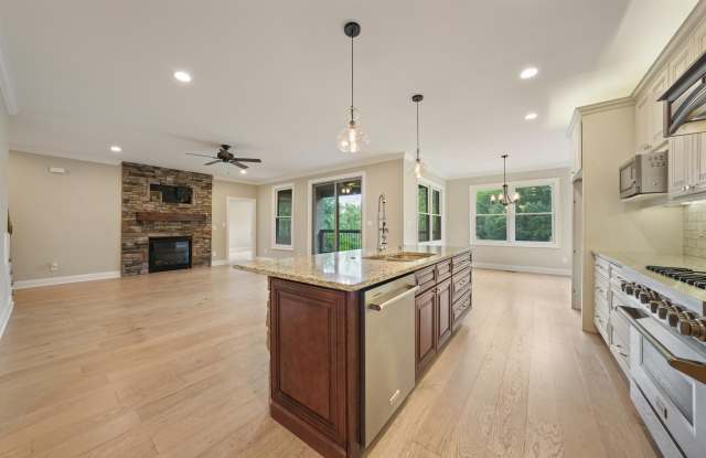 1833 Rockford Ln Gallery 4