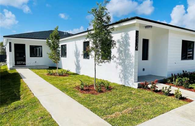 12132 SW 218 St photos photos