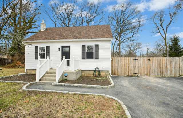 125 Patchogue Avenue - 125 Patchogue Avenue, Mastic, NY 11950 125 Patchogue Avenue - 125 Patchogue Avenue, Mastic, NY 11950