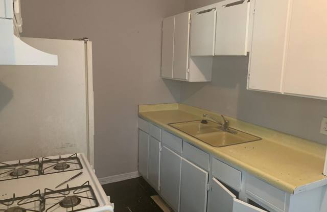 Cute 2/1 townhome with extra storage and covered parking photos photos