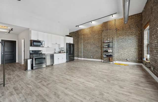 1572 N Milwaukee Avenue Gallery 4