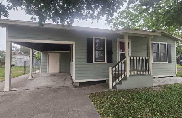 1012 Memorial Parkway photos photos