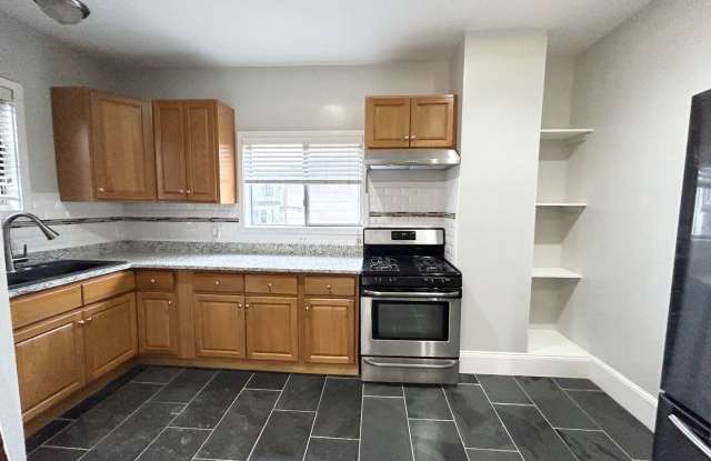 4bed 1bath apartment in Dorchester on 9/1 Gallery 1