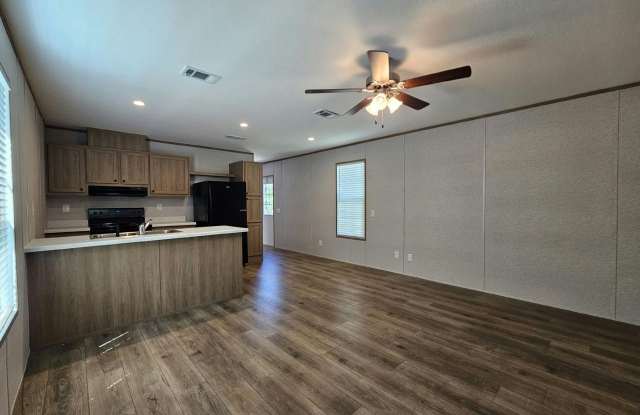 514 Suwanee Drive Gallery 2