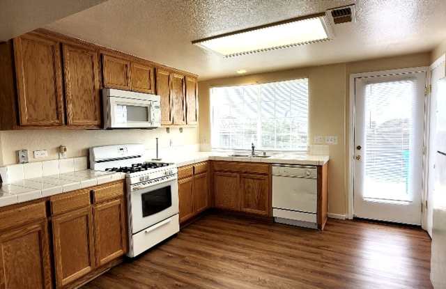 Cute 2 Bedroom 1 Bath Condo Daniels Avenue Vallejo New Flooring and Paint photos photos