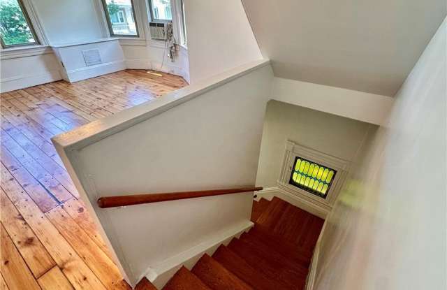 320 Cattell Street Gallery 4