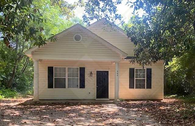 For Lease 966 Texas Street. 29201 | 3-bedroom, 2-bathroom. Available 07/13/2026 photos photos