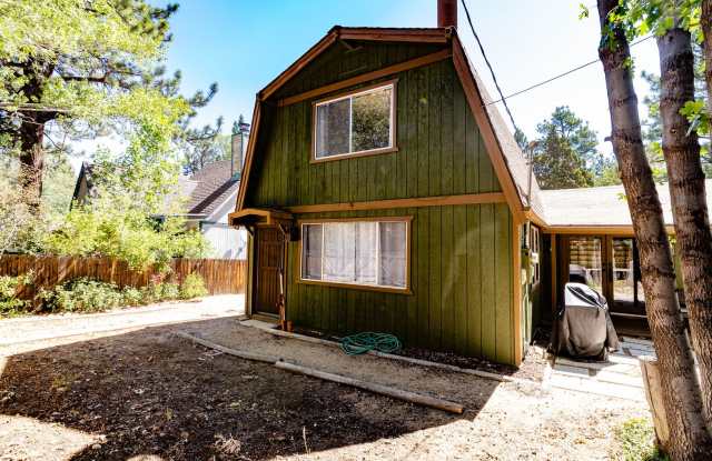 Cute Spacious Gambrel in Sugarloaf with Garage Gallery 4