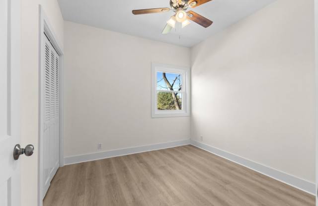 AVAILABLE NOW. 3 BED 1 BATH. IDEAL LOCATION IN BELLEVUE. CLOSE TO EVERYTHING WEST NASHVILLE. NEWLY RENOVATED. $1575 PER MONTH photos photos