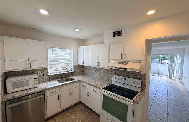 7715 SW 86th St photos photos