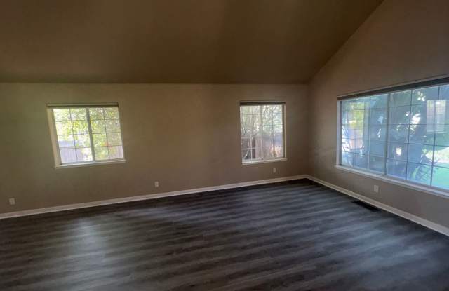 3426 Glen Ellen- Rolling Hills Gallery 3